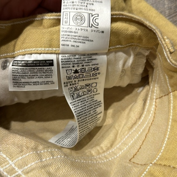 Levi’s hand dyed raw edge, high waisted mustardyellow Bermuda shorts size 34 - Picture 8 of 9